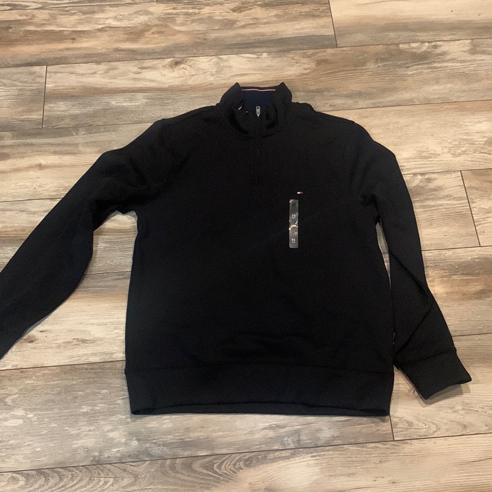 Men’s Tommy Hilfiger medium quarter zip.